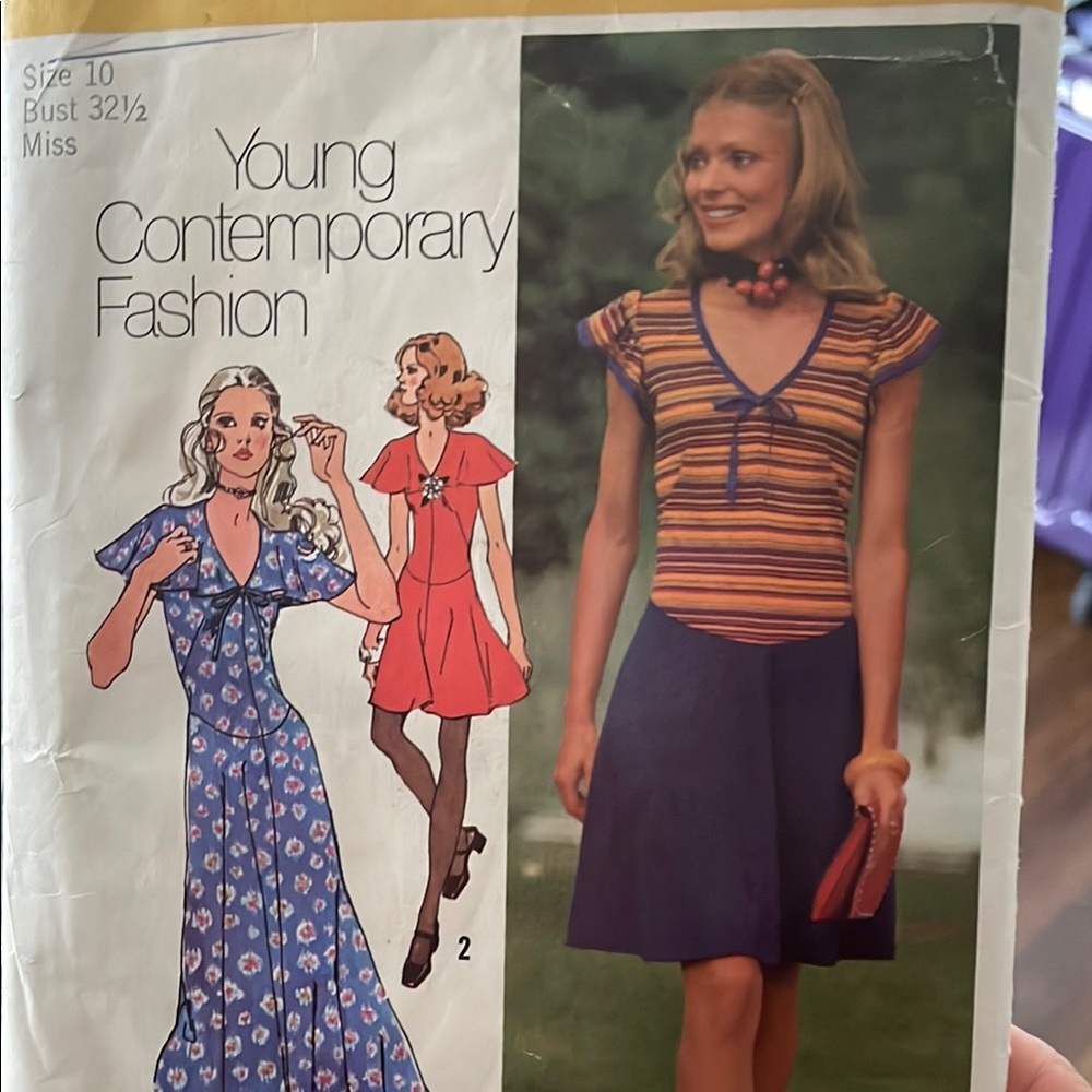 Assorted Vintage Sewing Patterns - Picture 5 of 8
